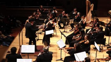 D&uuml;nyaca &Uuml;nl&uuml; Sanat&ccedil;ılar İzmir&rsquo;de Aynı Sahnede