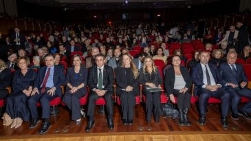 Eflatun Nuri&rsquo;de &ouml;d&uuml;ller sahiplerini buldu: Basın &ouml;zg&uuml;rl&uuml;ğ&uuml; ve barış vurgusu!