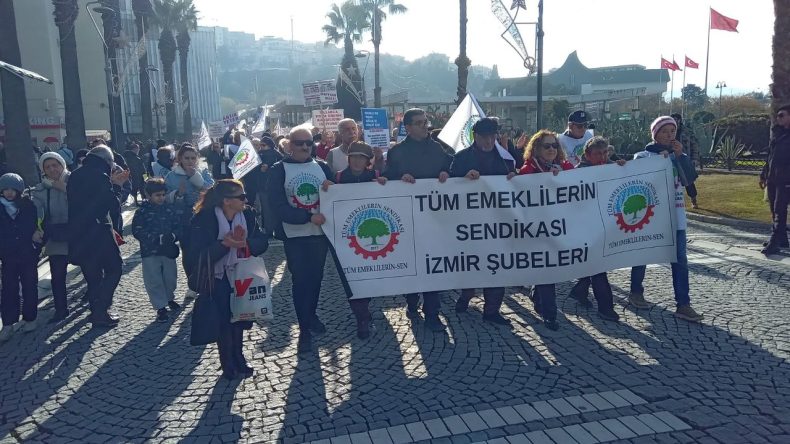Emeklilerin İzmir Y&uuml;r&uuml;y&uuml;ş&uuml;: Sefalete Boyun Eğmeyeceğiz