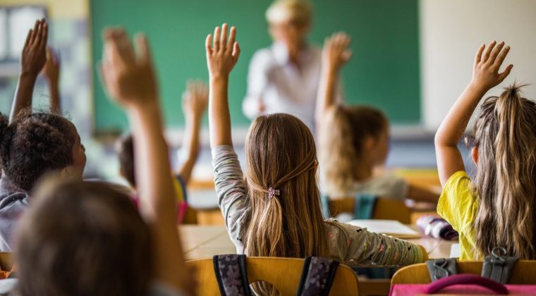 Eşitsizlik ve Piyasalaşma: Eğitimde Karne Yine Kırıklarla Dolu!