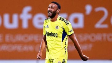 Fenerbah&ccedil;e'den &ouml;nemli ayrılık: Cenk Tosun'un s&ouml;zleşmesi sona erdi!