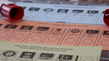 Gen&ccedil;lere Y&ouml;nelik Se&ccedil;im Anketi: CHP İlk Sırada, Zafer Partisi Y&uuml;kselişte!