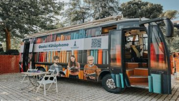 Gezici K&uuml;t&uuml;phane'den İzmir turu