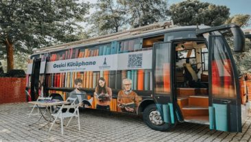 Gezici K&uuml;t&uuml;phane'den İzmir turu