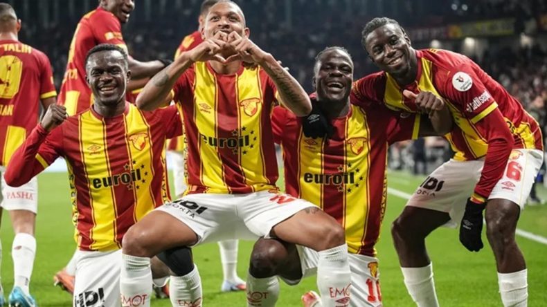 G&ouml;ztepe, &Ccedil;aykur Rizespor'u Yenerek &Uuml;&ccedil; Puanı Aldı