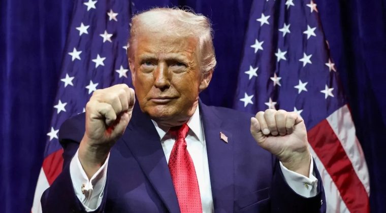 Gr&ouml;nland Krizi Derinleşiyor: Trump'tan 8 Avrupa &Uuml;lkesine G&uuml;mr&uuml;k Vergisi Şoku!