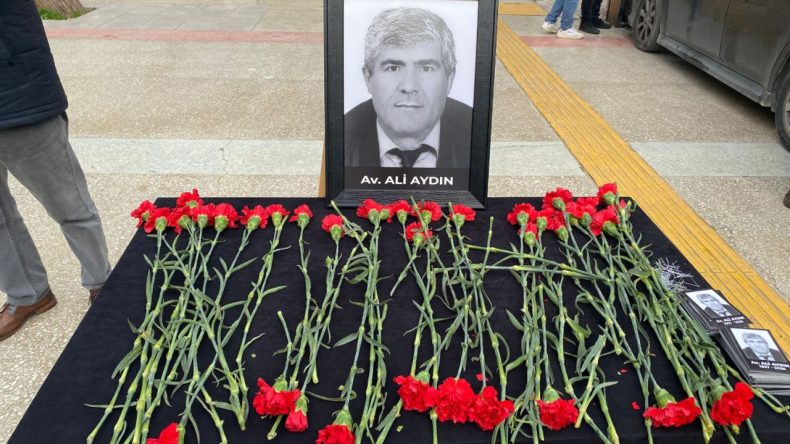 İHD İzmir Şube Başkanı Ali Aydın Son Yolculuğuna Uğurlanıyor