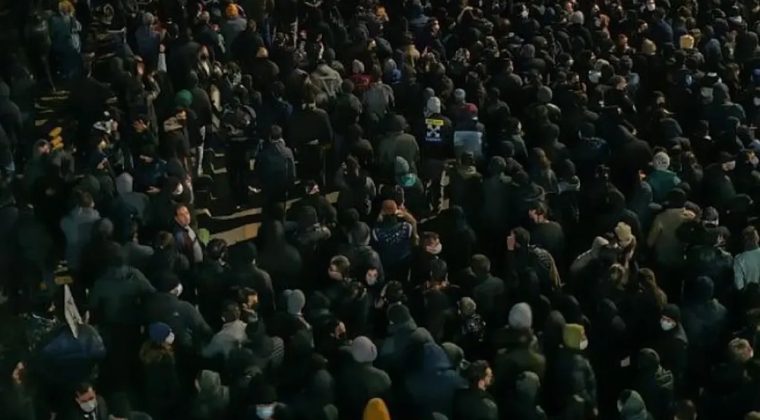 İran'daki Protestolar 12. G&uuml;n&uuml; Geride Bıraktı: &Uuml;lke Genelinde İnternet Erişimi Engellendi