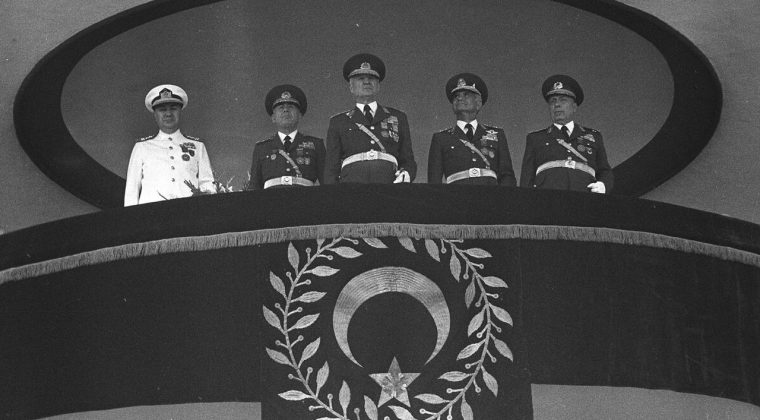 İşgal Tek Yol Değil: ABD'nin Darbe Sicili de Kabarmış!