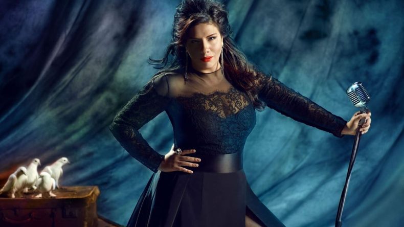 Işın Karaca Kimdir?