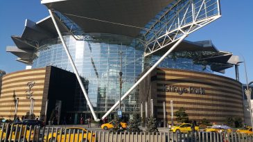 İstinyePark AVM&rsquo;de Tartışmalı Otopark Uygulaması: Y&ouml;neticilere &Uuml;cretsiz, &Ccedil;alışanlara &Uuml;cretli!