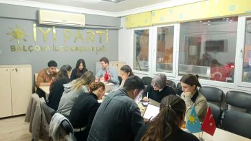 İYİ Parti &Uuml;niversite &Ouml;ğrencilerine &Uuml;cretsiz Final Desteği Sunuyor: İzmir'de &Ccedil;alışma Alanları A&ccedil;ıldı