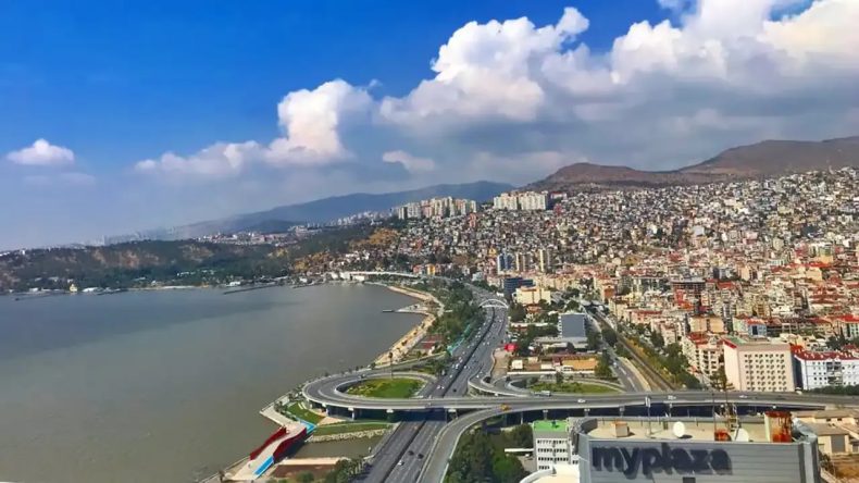 İzmir Bayraklı'da icradan satılık 2+1 daire