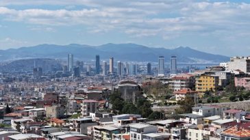 İzmir Bornova'da İcradan Satılık İki Bina