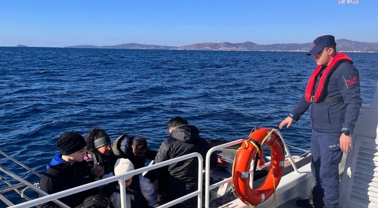 İzmir A&ccedil;ıklarında D&uuml;zensiz G&ouml;&ccedil;men Operasyonu: 42 Kişi Kurtarıldı