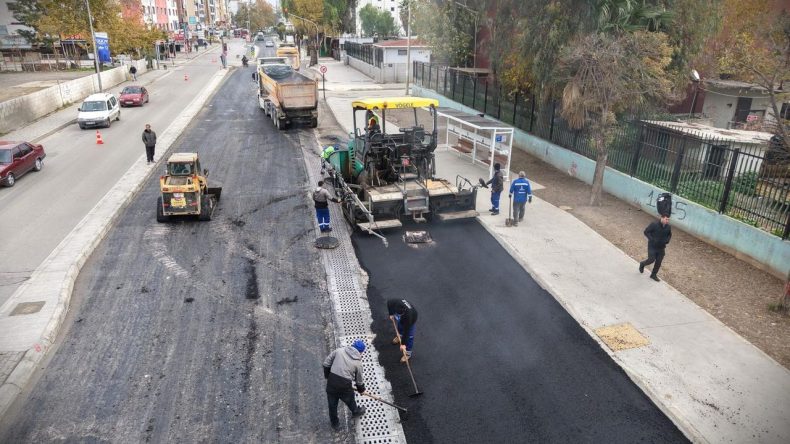 İzmir Yeni Yıla Asfalt Seferberliğiyle Girdi