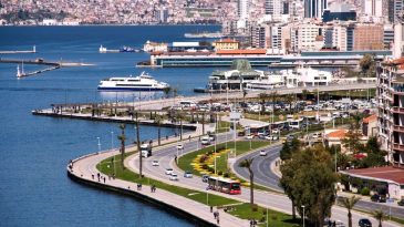 İzmir'in B&uuml;y&uuml;leyici &Ccedil;ekiciliği: Sırrı Sokaklarında Gizli