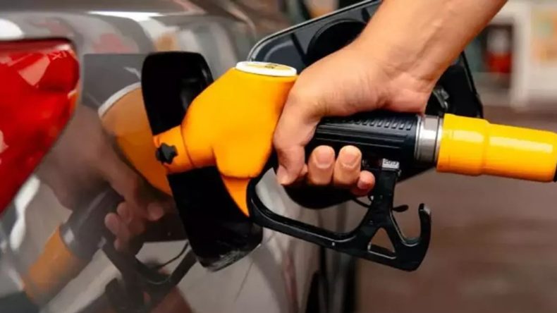 İzmir'de Akaryakıt Tabelaları G&uuml;ncellendi: Motorine Zam Geldi!