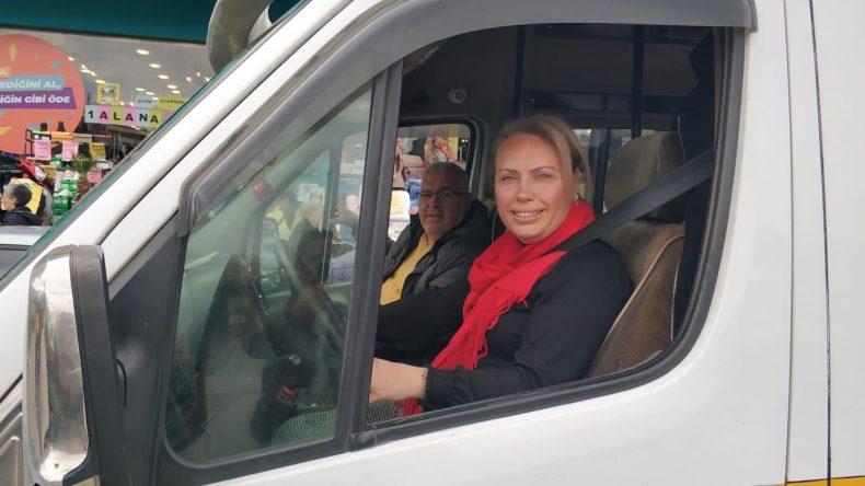 İzmir'de Kadın Devrimi İ&ccedil;in Aday: Hem Minib&uuml;s&ccedil;&uuml; Hem Başarı Hikayesi