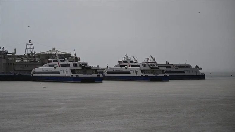 İzmir'de Ulaşımda Sağanak Yağış Engeli