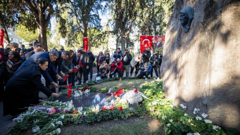 İzmir'de Z&uuml;beyde Hanım&rsquo;a Duygusal Anma T&ouml;reni