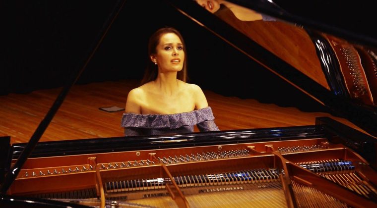 İzmir'den D&uuml;nyaya A&ccedil;ılan Yetenek: Ezgi Serim Caz Vokal Kategorisinde Birinci Oldu