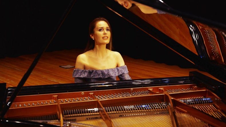 İzmir'den Dünyaya Açılan Yetenek: Ezgi Serim Caz Vokal Kategorisinde Birinci Oldu