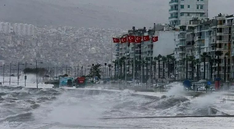 İzmir'e Sarı Kodlu Uyarı: Fırtına ve Sağanak Yağışa Dikkat!