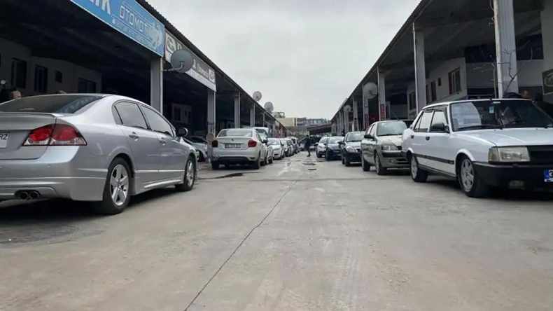 İzmirli Oto Galericilerin Yer Sorunu Giderek B&uuml;y&uuml;yor: 5 Bin 500 Esnaf, 900 D&uuml;kkan Bulunuyor!