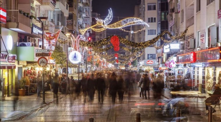 İzmir&rsquo;in Taksim&rsquo;i: İstanbul&rsquo;un İstiklal Caddesiyle Rekabet Eden Cadde