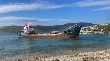İzmir&rsquo;de Asbestli Gemi Skandalı: Demircili Sahili&rsquo;nde &Ccedil;evre Alarmı