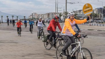 İzmir&rsquo;de Beyaz Baston Haftası&rsquo;nda Farkındalık Etkinliği: Pedallar Kabartma Kitaplar İ&ccedil;in &Ccedil;evrildi