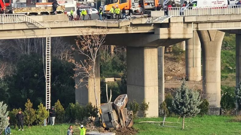 İzmir&rsquo;de Feci Kaza: Freni Boşalan TIR, Viyad&uuml;kten D&uuml;şt&uuml;; 3 Yaralı