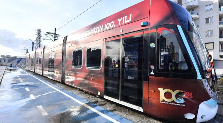 İzmir&rsquo;de Fırtına Etkisi: Konak Tramvayı Seferlerinde Gecikme Var