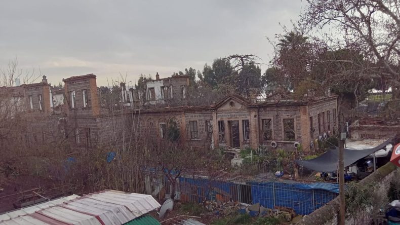 İzmir&rsquo;de Tarihi K&ouml;şkte Kokore&ccedil;, Bah&ccedil;esinde Bostan!