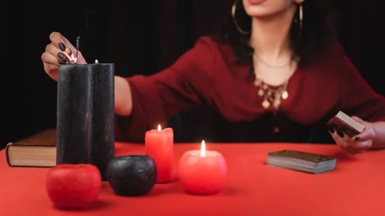 İzmir’de Yıllardır Konuşulan Gizemli Falcı: Pasaklı Birsen Kimdir?