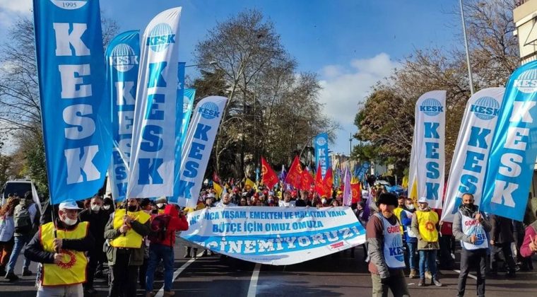 Kamu Emek&ccedil;ileri İsyan Etti: İş Bırakma D&acirc;hil Her Şey Masada!