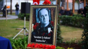 Karabağlar Mumcu&rsquo;yu Unutmadı: Adını Taşıyan Parkta Anılacak!