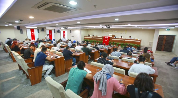 Karabağlar&rsquo;da istihdam atağı: 1724 kişi işe yerleştirildi!