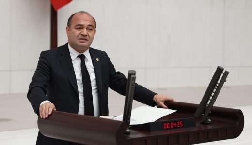 Karabat&rsquo;tan AKP&rsquo;ye Emeklilik Eleştirisi: Sosyal Devlet Değil Sosyal &Ccedil;&ouml;k&uuml;ş!