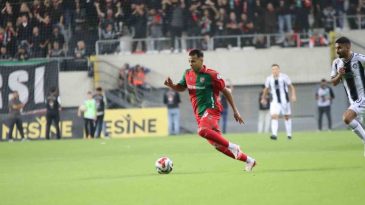 Karşıyaka&rsquo;da Dikkat &Ccedil;eken Ayrılık: Mehmet G&uuml;neş ile Yollar Ayrıldı