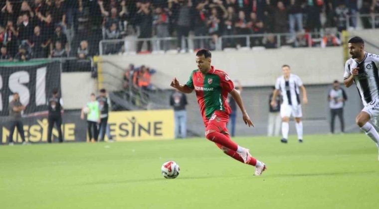 Karşıyaka&rsquo;da Dikkat &Ccedil;eken Ayrılık: Mehmet G&uuml;neş ile Yollar Ayrıldı