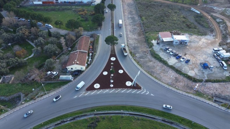 Kemalpaşa&rsquo;da Kuru Peyzaj Atağı: Su T&uuml;ketimi ve Bakım Maliyetleri Azaldı!