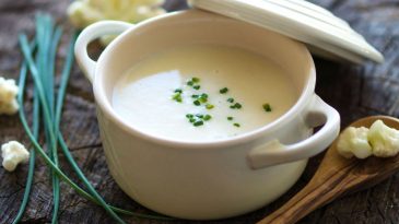 Kış Sofralarının Yeni G&ouml;zdesi: S&uuml;tl&uuml; Karnabahar &Ccedil;orbası Tarifi