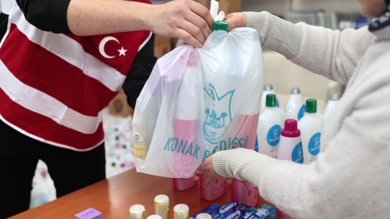 Konak Belediyesi&rsquo;nden Temizlik Malzemesi Desteği