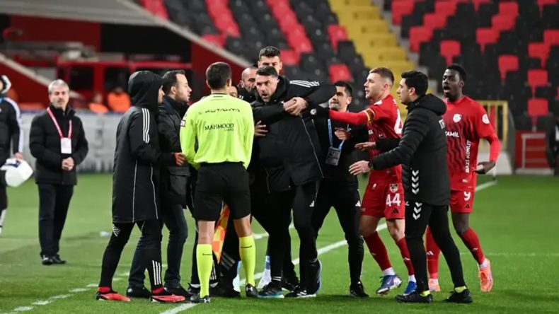 Kupada Gergin Gece: Burak Yılmaz Hakemin Üzerine Yürüdü!