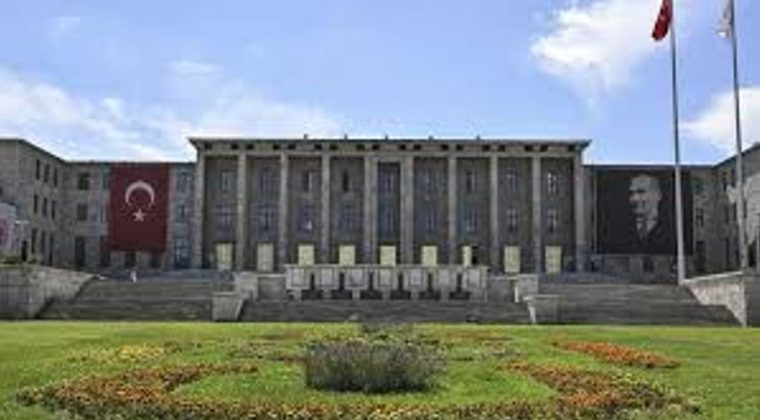 Meclis&rsquo;te Stajyer Kız &Ccedil;ocuklarına İstismar Davası Başladı!