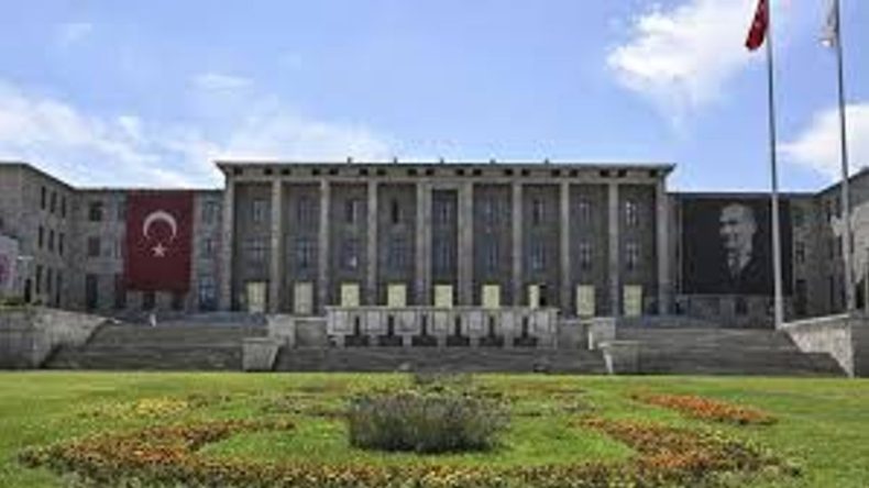 Meclis&rsquo;te Stajyer Kız &Ccedil;ocuklarına İstismar Davası Başladı!