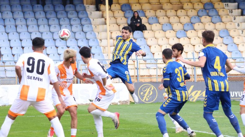 Menemen'in Yenilmezlik Serisi Adana &Ouml;n&uuml;nde Devam Etti