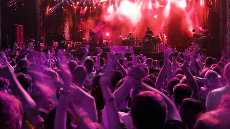 Neşe ve Umut Şarkıları Terk Etti: Artık Pop M&uuml;ziğin Karamsarlı D&ouml;nemi!